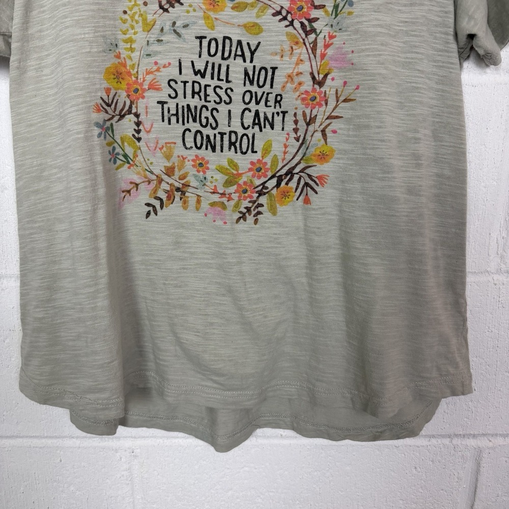 Casual Gray Graphic Tee - Picture 4 of 11